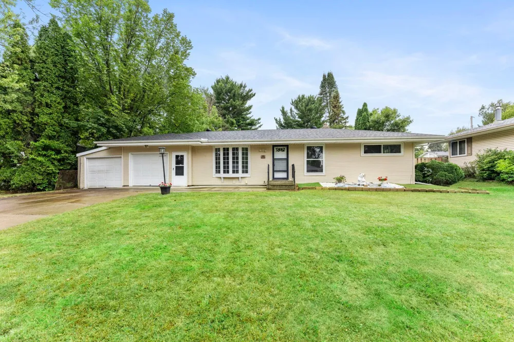 3907 Lakewood Avenue White Bear Lake, MN 55110