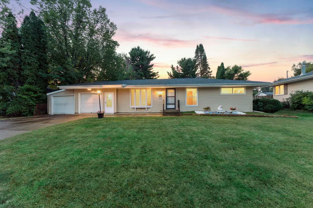 3907 Lakewood Avenue White Bear Lake, MN 55110