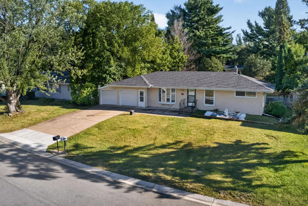 3907 Lakewood Avenue White Bear Lake, MN 55110