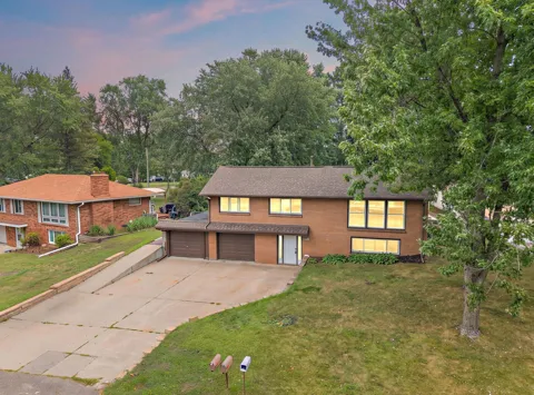 2624 Bittersweet Lane