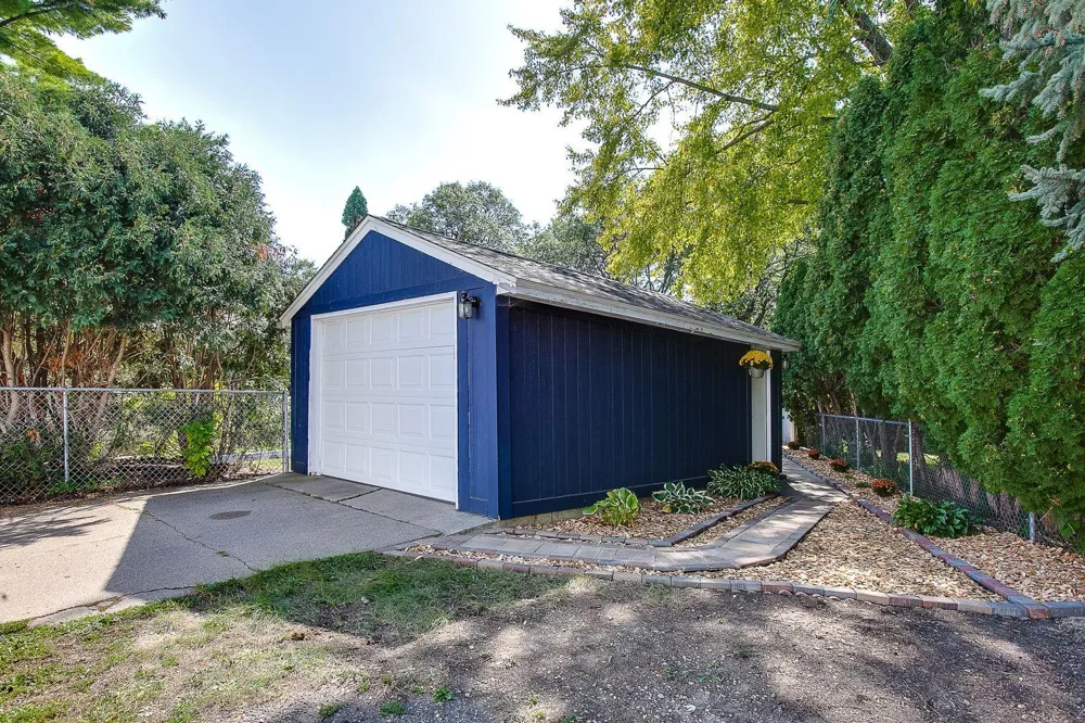 2151 Eleanor Avenue Saint Paul, MN 55116