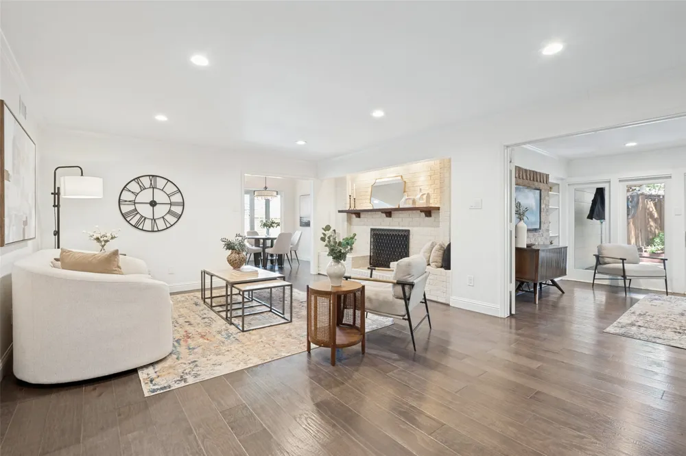 906 Loganwood Avenue Richardson, TX 75080