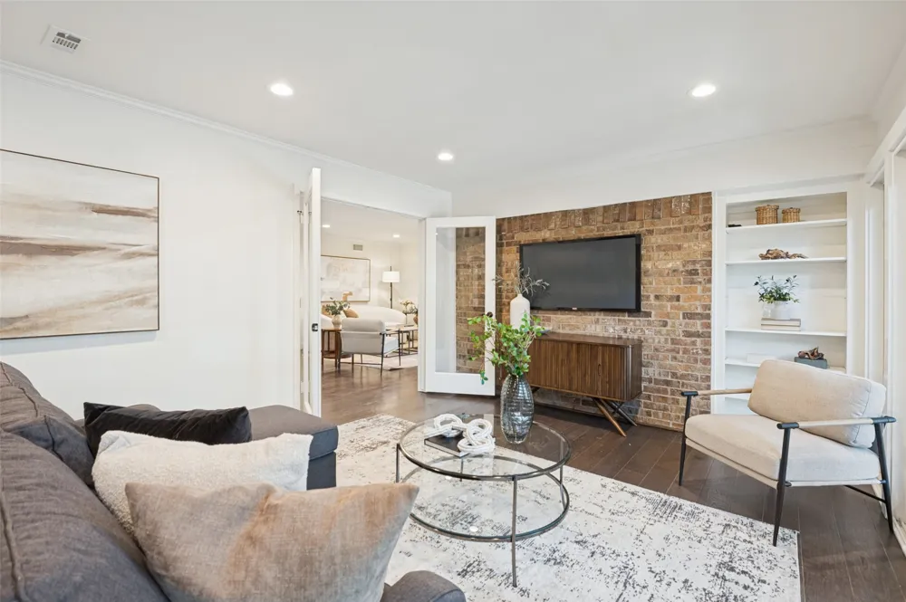 906 Loganwood Avenue Richardson, TX 75080