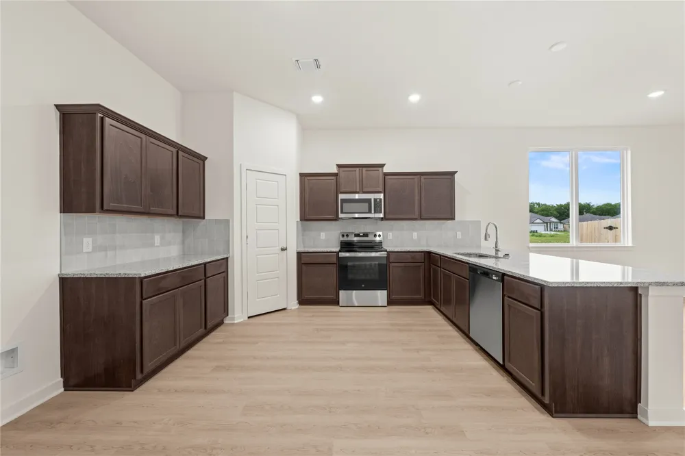 106 Jenjira Way McGregor, TX 76657