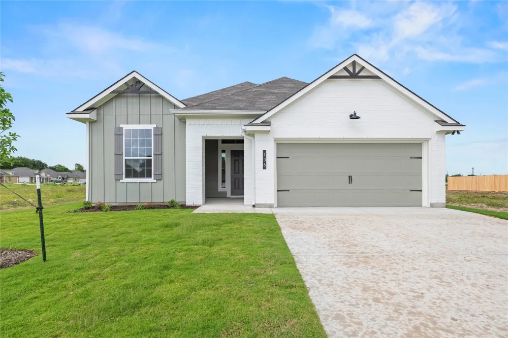106 Jenjira Way McGregor, TX 76657