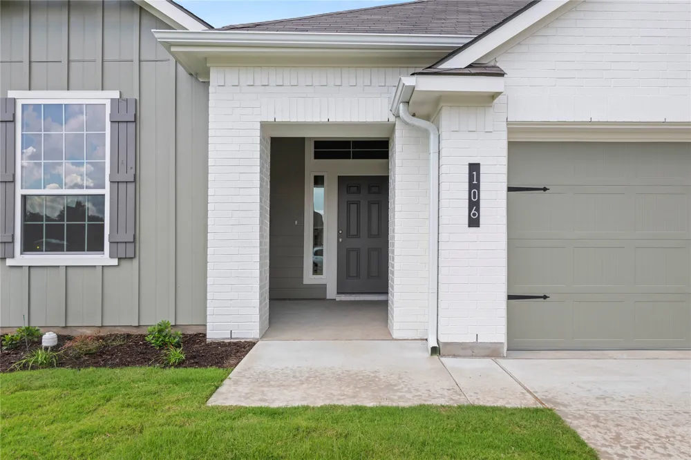 106 Jenjira Way McGregor, TX 76657