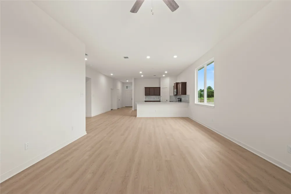 106 Jenjira Way McGregor, TX 76657
