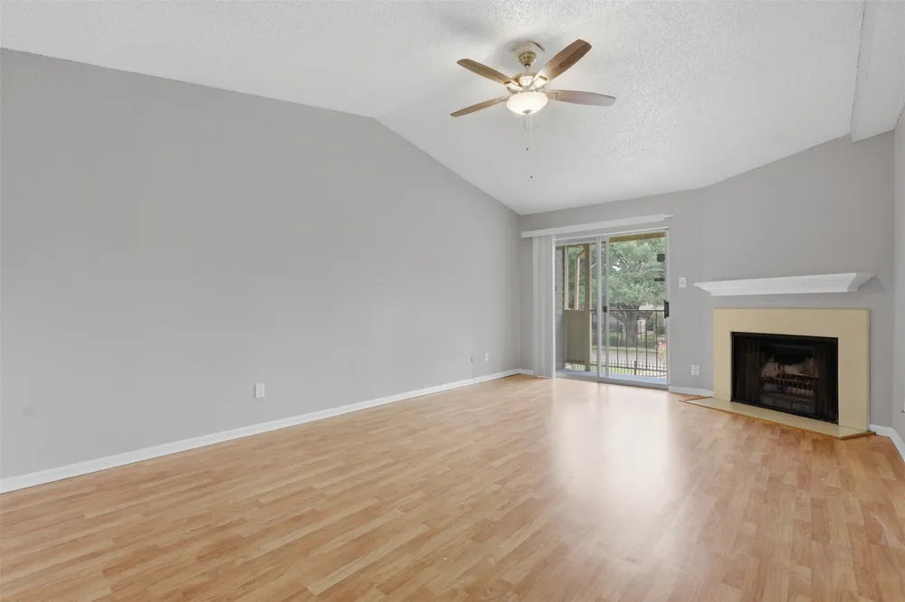 2120 El Paseo Street #206 Houston, TX 77054