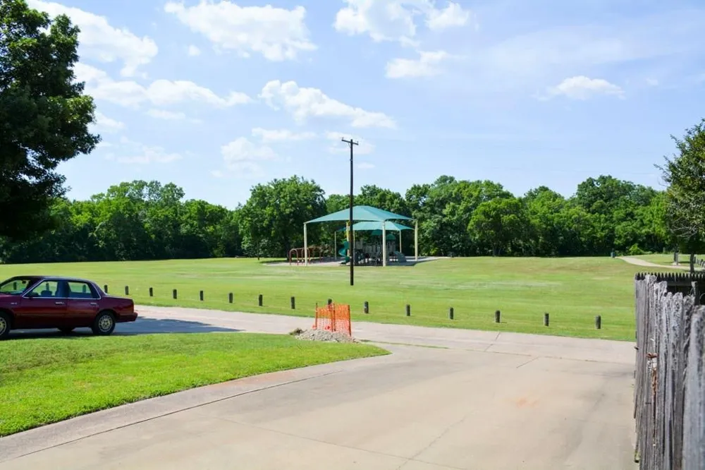 235 Beltwoods Drive DeSoto, TX 75115