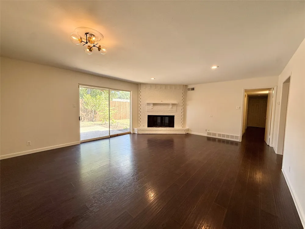 818 Fontana Avenue Richardson, TX 75080