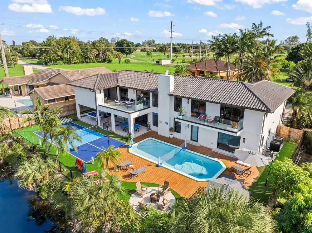7015 Augusta Dr #1 Hialeah, FL 33015