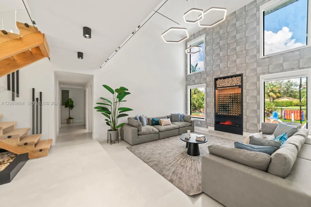7015 Augusta Dr #1 Hialeah, FL 33015