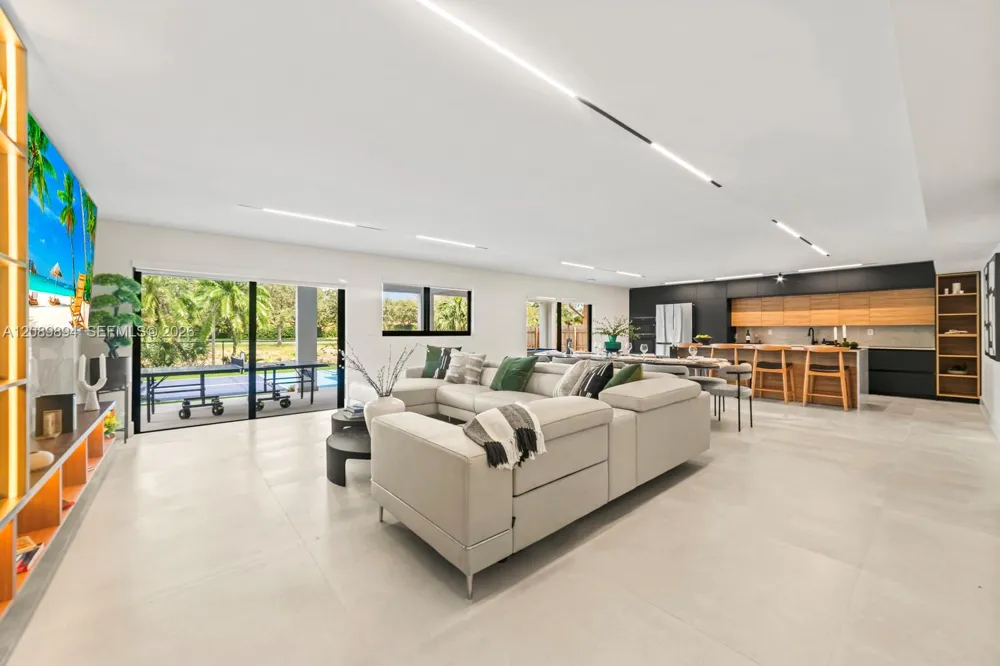 7015 Augusta Dr #1 Hialeah, FL 33015