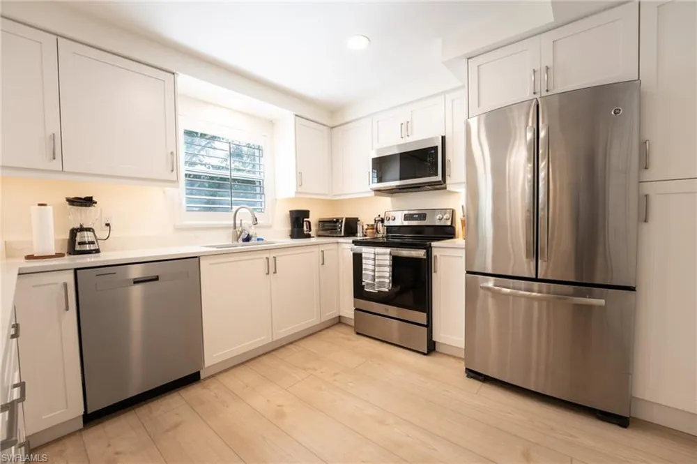 360 10th Avenue S #B100 Naples, FL 34102