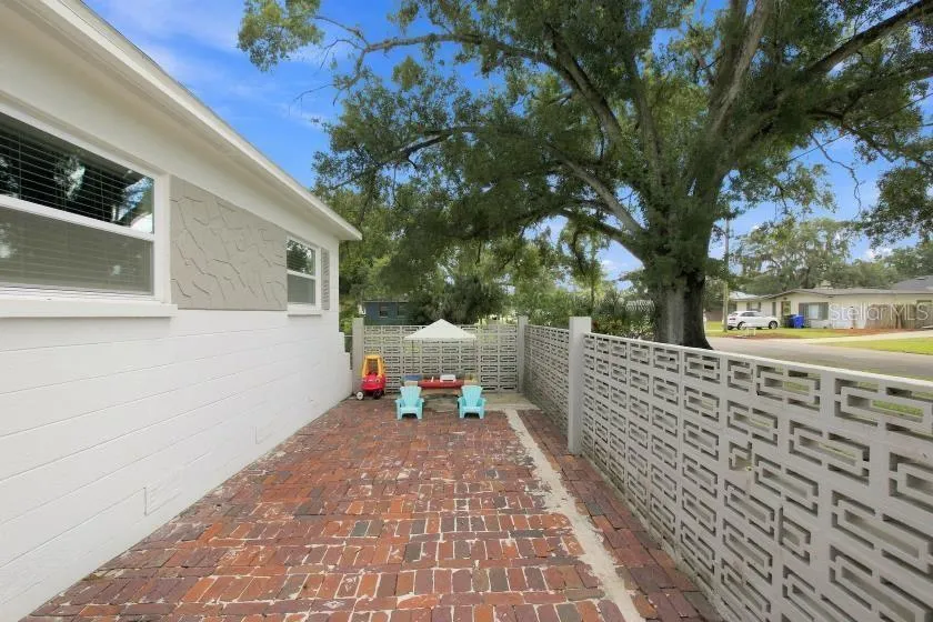 2313 CARROLL PLACE Tampa, FL 33612