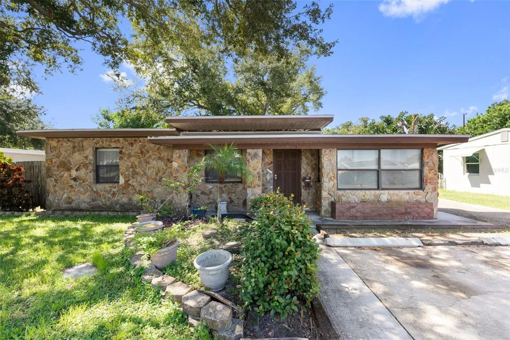 1124 54TH AVENUE St Petersburg, FL 33703