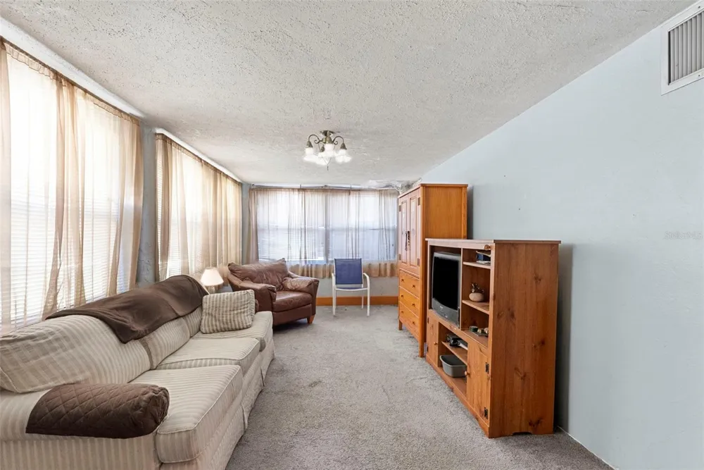 1124 54TH AVENUE St Petersburg, FL 33703