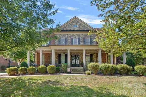 1104 Longwood Court
