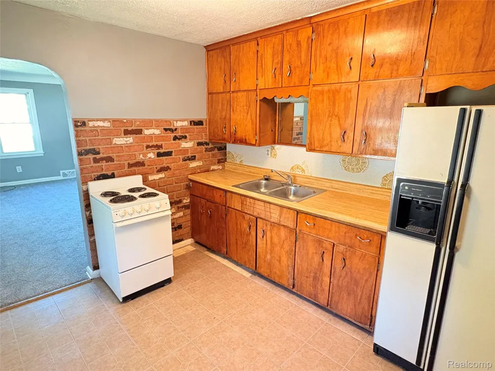 2254 E Bergin Avenue Burton City, MI 48529