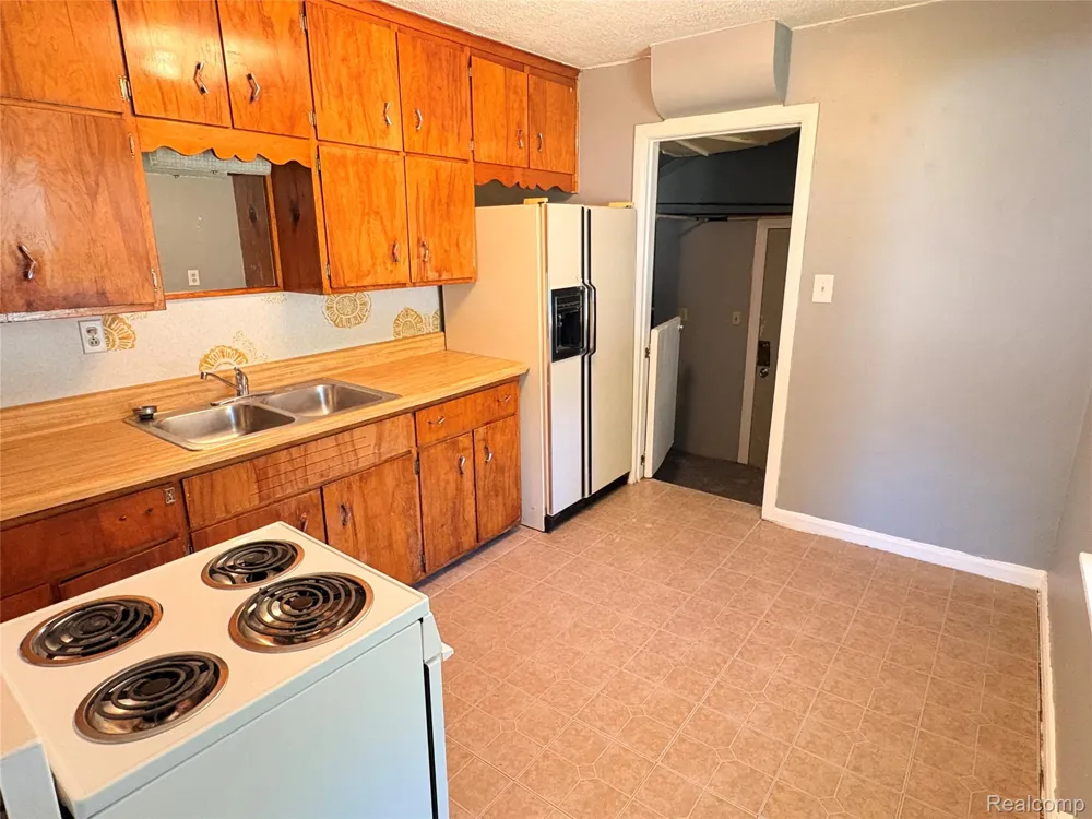 2254 E Bergin Avenue Burton City, MI 48529