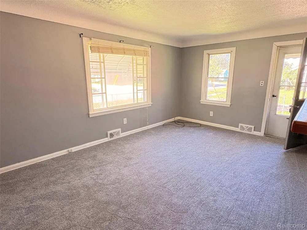 2254 E Bergin Avenue Burton City, MI 48529