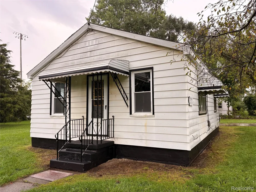 2254 E Bergin Avenue Burton City, MI 48529