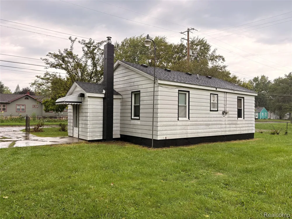 2254 E Bergin Avenue Burton City, MI 48529