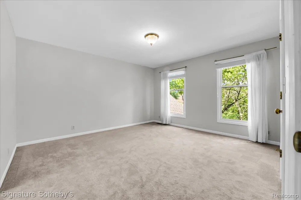 4866 Riverchase Drive Troy City, MI 48098