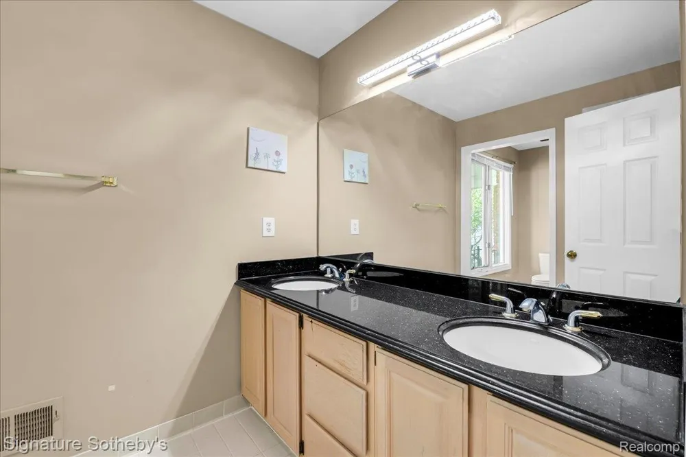 4866 Riverchase Drive Troy City, MI 48098