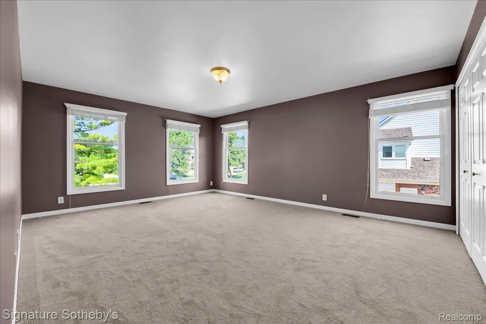 4866 Riverchase Drive Troy City, MI 48098