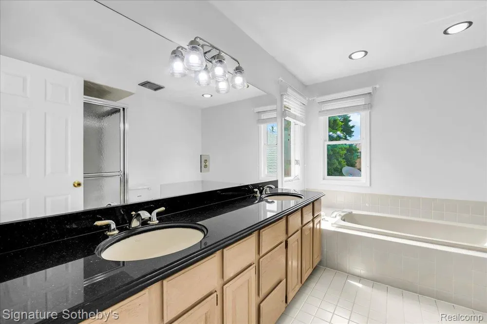 4866 Riverchase Drive Troy City, MI 48098