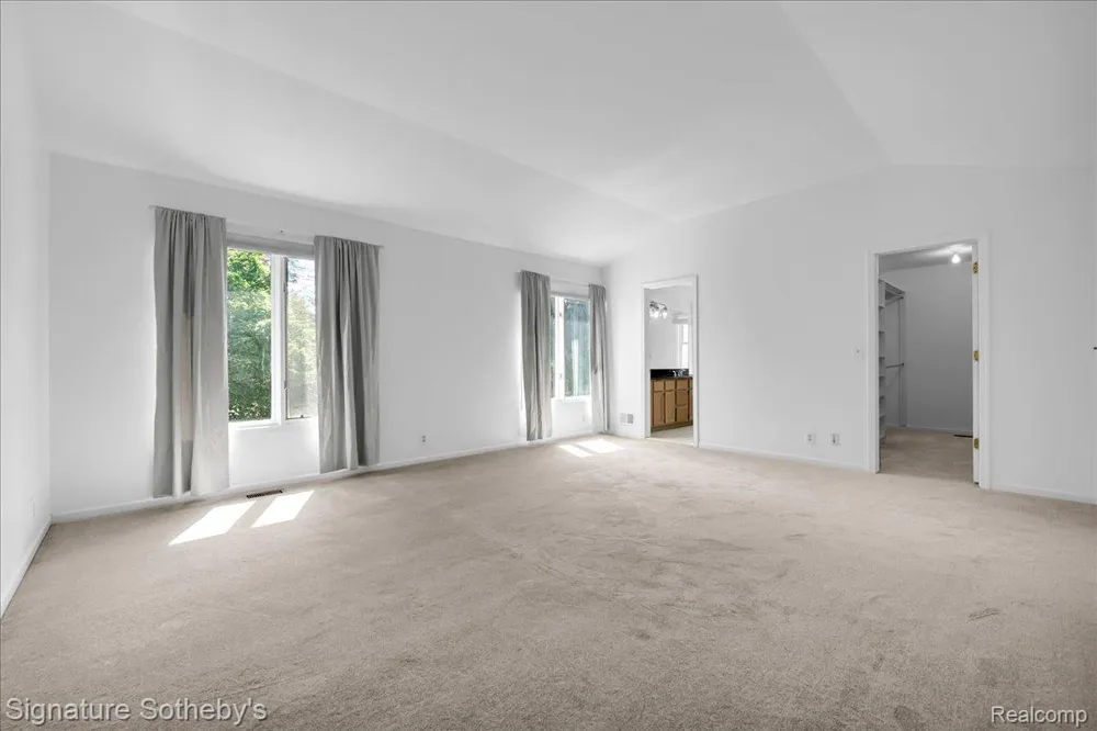 4866 Riverchase Drive Troy City, MI 48098