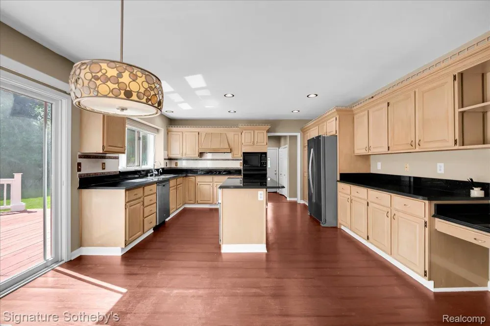 4866 Riverchase Drive Troy City, MI 48098