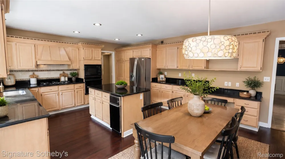 4866 Riverchase Drive Troy City, MI 48098
