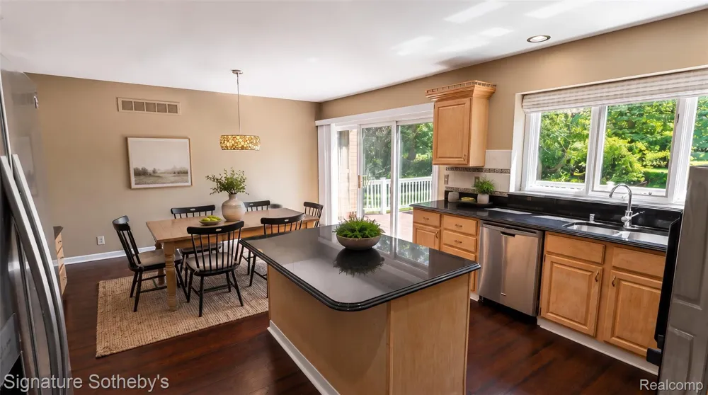 4866 Riverchase Drive Troy City, MI 48098