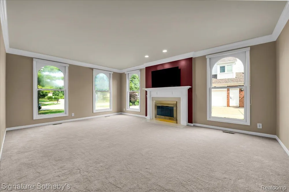 4866 Riverchase Drive Troy City, MI 48098