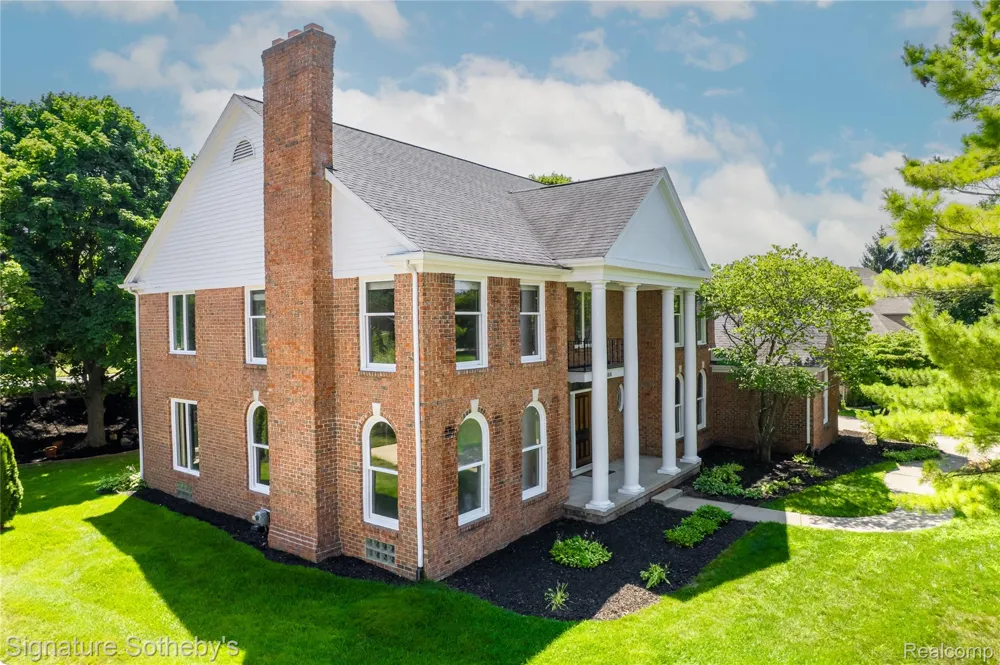 4866 Riverchase Drive Troy City, MI 48098