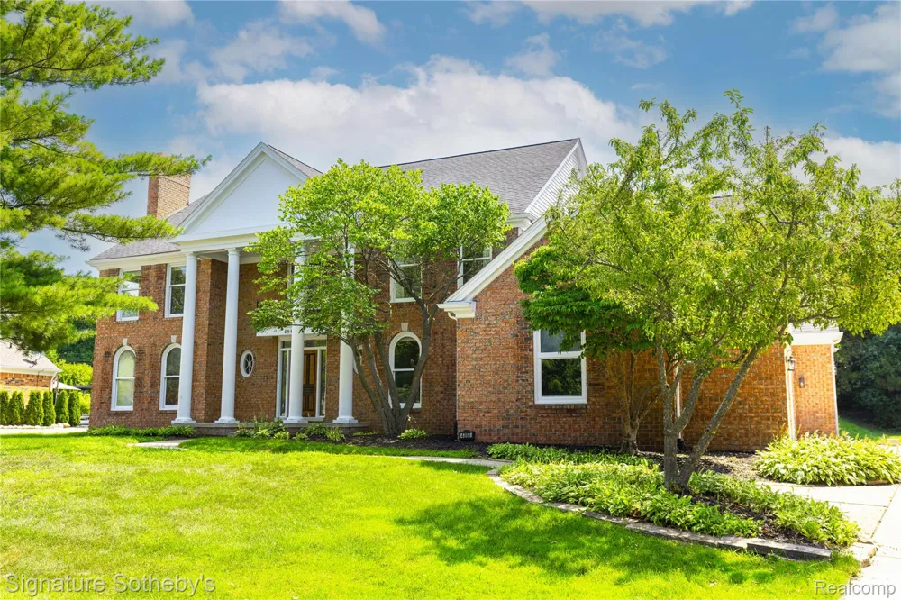 4866 Riverchase Drive Troy City, MI 48098