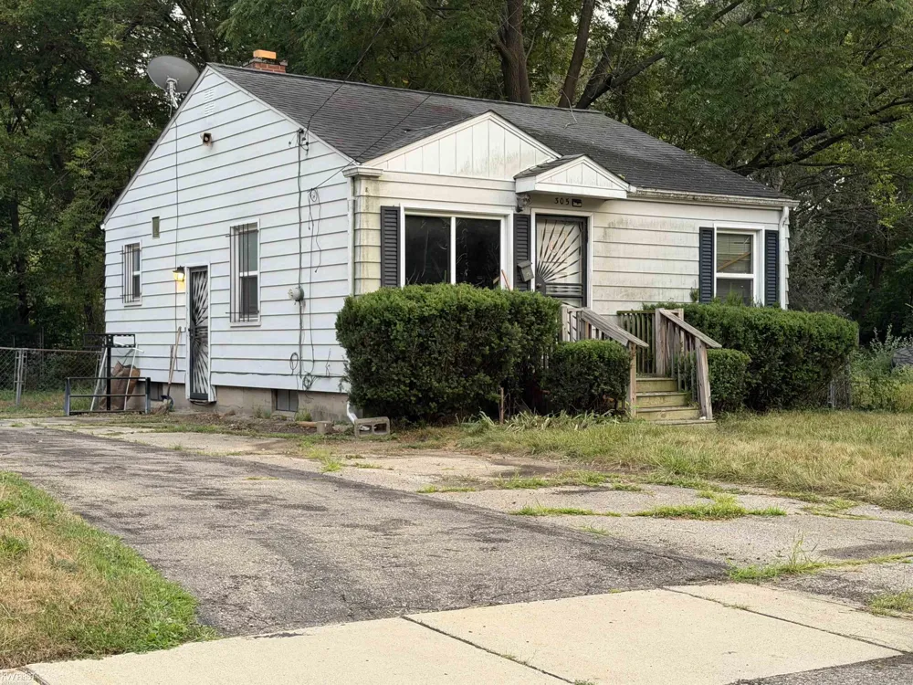 305 W Eldridge Avenue Flint City, MI 48505
