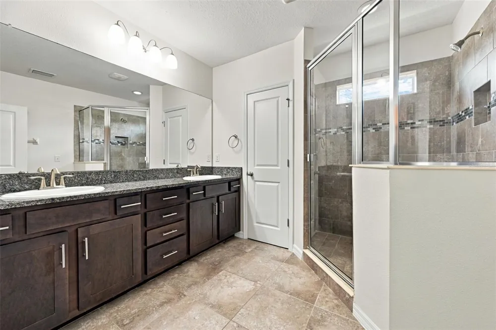 5237 5TH WAY St Petersburg, FL 33703