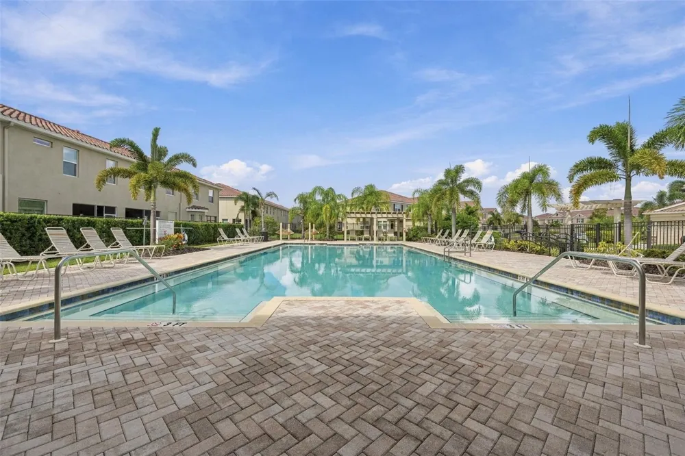 5237 5TH WAY St Petersburg, FL 33703
