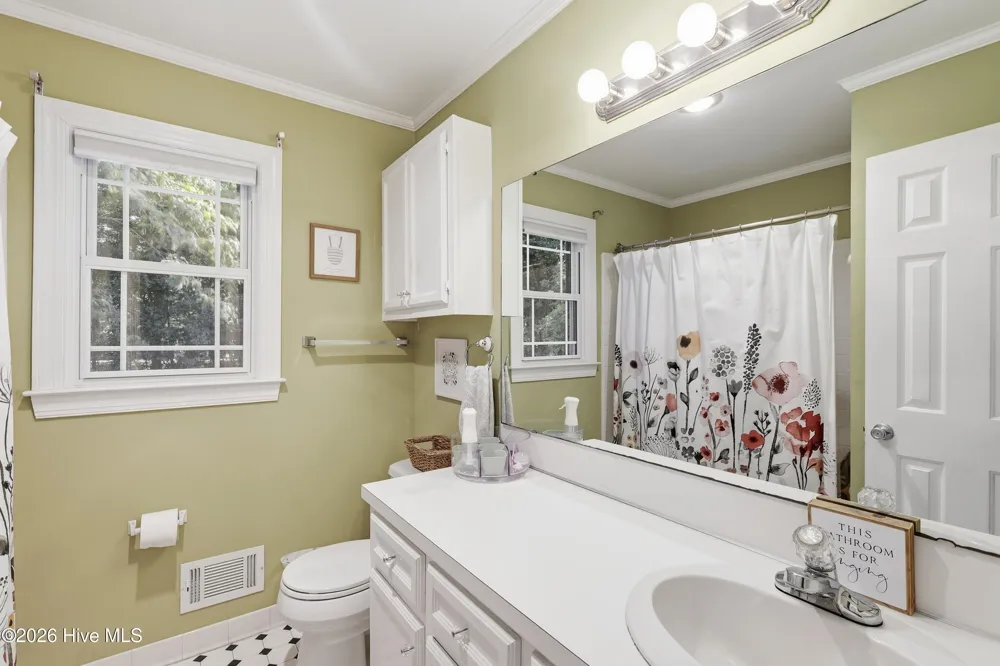 202 Lindenwood Drive Greenville, NC 27834