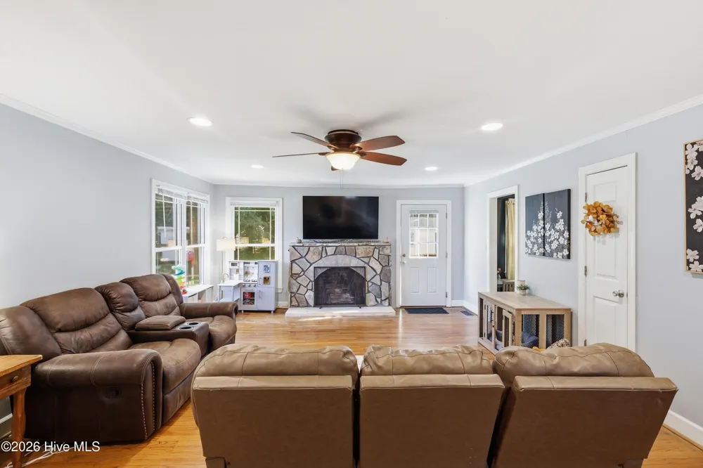 202 Lindenwood Drive Greenville, NC 27834