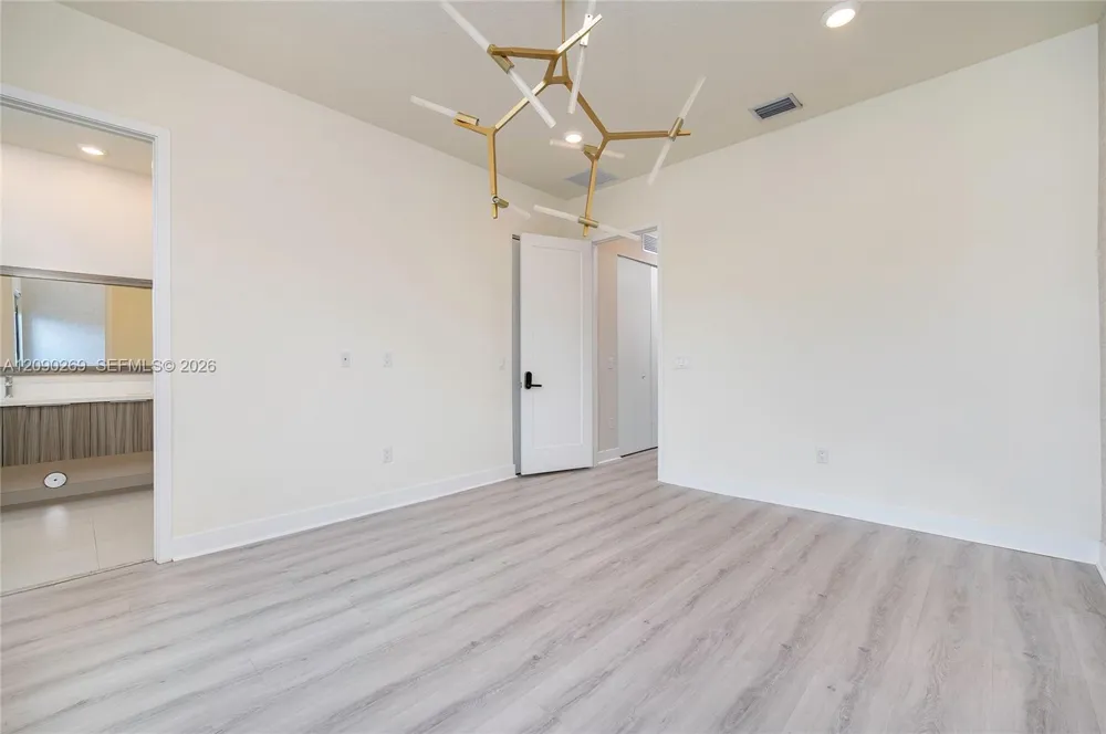 10365 NW 66th St Doral, FL 33178