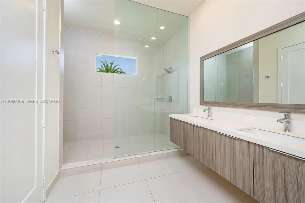 10365 NW 66th St Doral, FL 33178