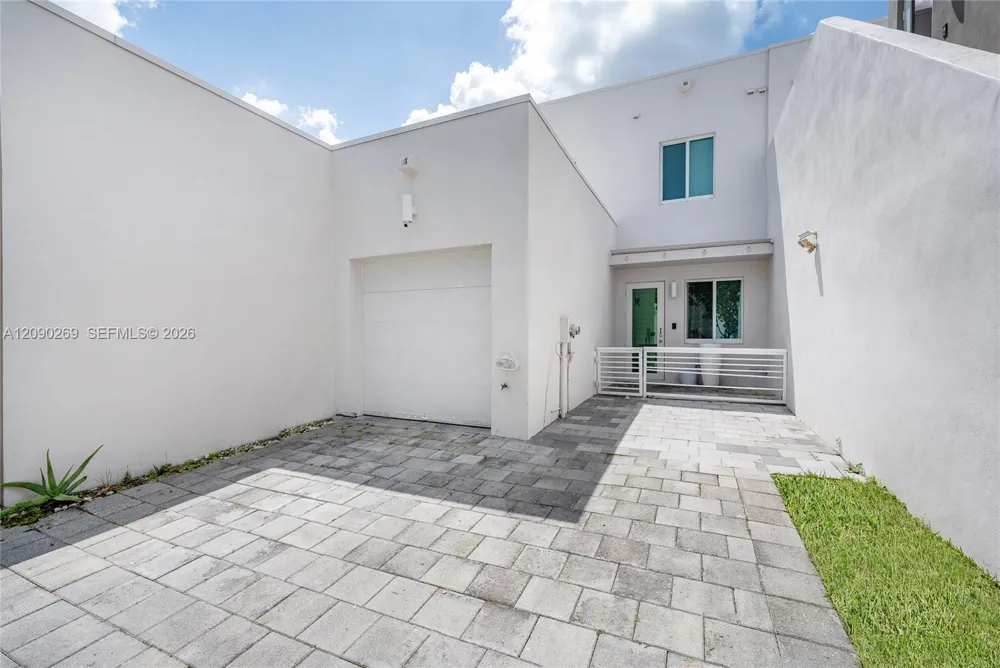 10365 NW 66th St Doral, FL 33178