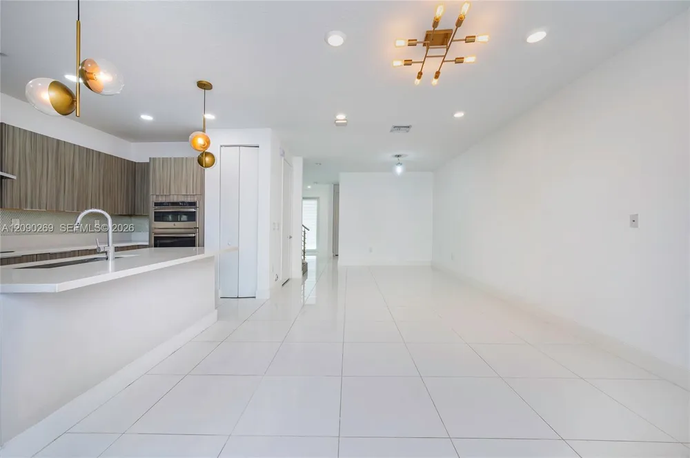 10365 NW 66th St Doral, FL 33178