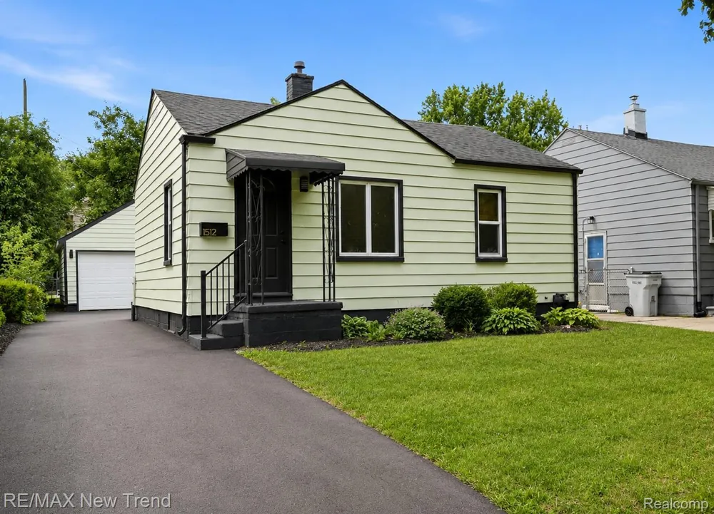 1512 E Maxlow Avenue Hazel Park City, MI 48030