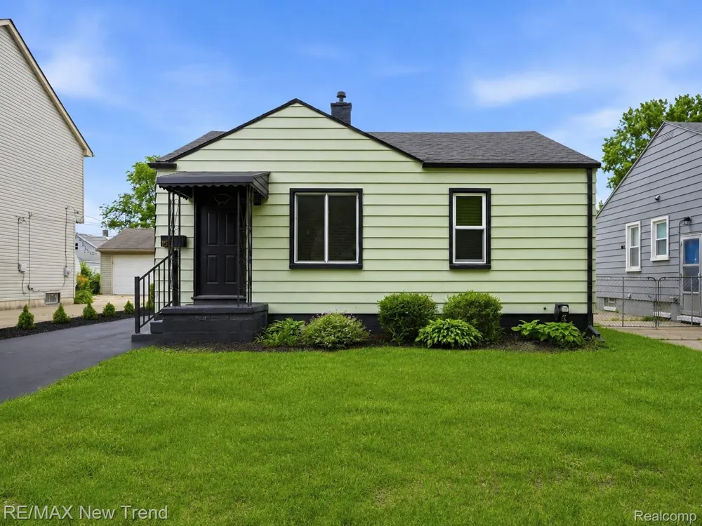 1512 E Maxlow Avenue Hazel Park City, MI 48030