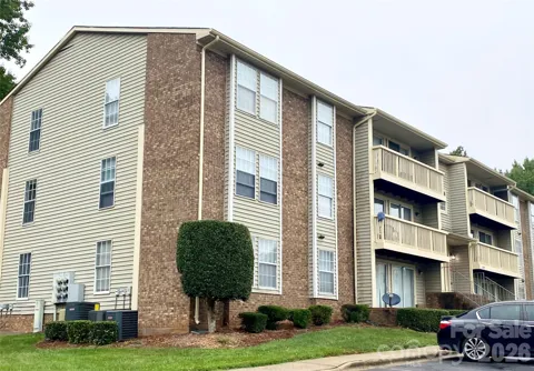 1604 Arlyn Circle #J
